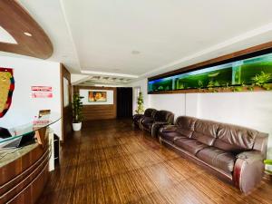 Oval Retreat