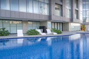 2 Bedroom Corner in Aeon Towers I City Views I Free Wi-fi, Gym and Pool