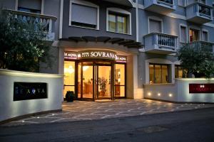 Sovrana Beach Hotel - Pet Friendly - Breakfast until 12 - Parking