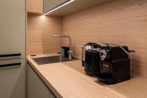 Fast Wi-Fi, Bath, Super Central, Brand New - by Innorental