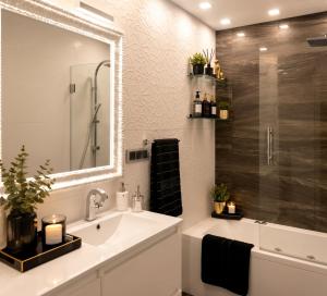 Modern apartment with jacuzzi and city view, Almería, 80 m²