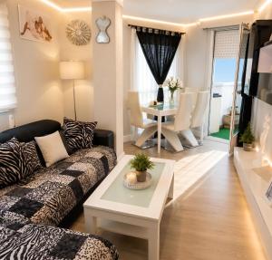 Modern apartment with jacuzzi and city view, Almería, 80 m²
