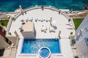 Modern apartment with sea view in Dobra Voda, 95 m², Pool