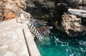 Modern apartment with sea view in Dobra Voda, 95 m², Pool