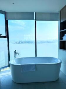 À La Carte Luxury 2BR Bay View