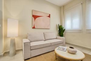 Tadeos Home Triana, by Homing U