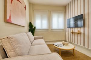 Tadeos Home Triana, by Homing U