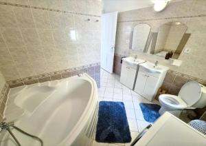 Apartment 6, City Center