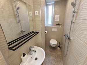 City Center Private Apartment for 12 people - 3 bedrooms - near ruin bars, Gozsdu, Synagogue