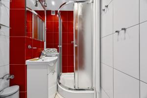 Wola Central Apartment - Balcony, AirCon, Metro Nearby