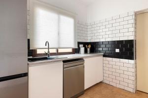 Sunny Lanzarote Home with Rooftop Terrace & BBQ