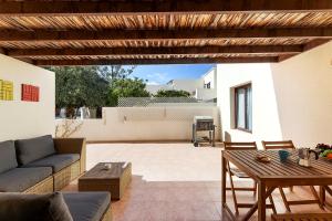 Sunny Lanzarote Home with Rooftop Terrace & BBQ