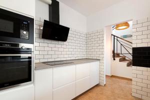 Sunny Lanzarote Home with Rooftop Terrace & BBQ