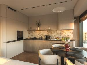 URBAN APARTMENTS Global Skyline - 19th floor No 23 - Free Garage - LUXURY