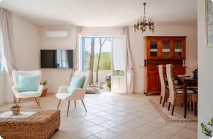 Acquamarina The Privilege of Simple Beauty