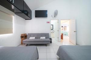 Private Villa with Pool and Tennis Court, 7 BR