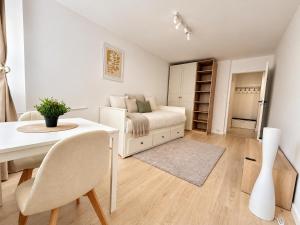 Modern Apartment in the Heart of Warsaw