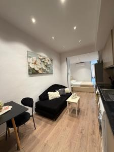 Blloku Bridge Suite at Rinia Park with Balcony