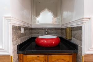 2-bedroom villa, private pool, not overlooked