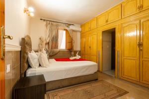 2-bedroom villa, private pool, not overlooked