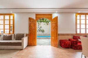2-bedroom villa, private pool, not overlooked