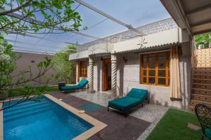 2-bedroom villa, private pool, not overlooked