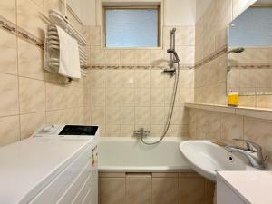Przestrzenna Comfort Apartment by BookingHost