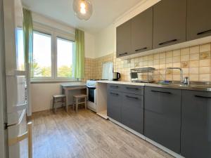 Przestrzenna Comfort Apartment by BookingHost