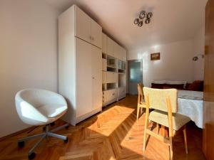 Przestrzenna Comfort Apartment by BookingHost