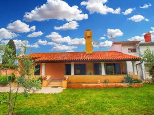 Holiday Home with A - C in Porec-Istrien 33419