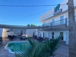 Dos Palmas Suites