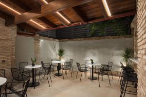 Noctilia Athens