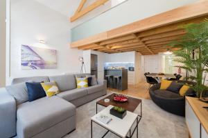 LovelyStay-Modern Loft City Center