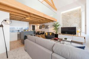 LovelyStay-Modern Loft City Center
