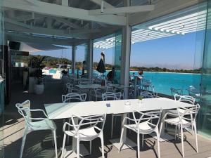 Charming 2-Bedroom Lagoon Apartment
