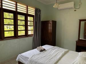 Kalong Bay Homestay - Villa Seroja