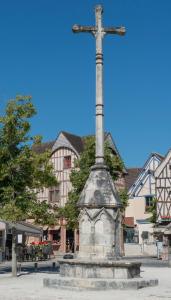 Hotels Hotel Aux Vieux Remparts, The Originals Relais : photos des chambres