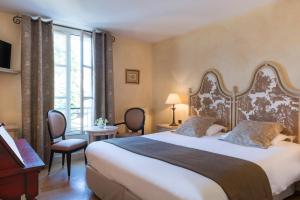 Hotels Hotel Aux Vieux Remparts, The Originals Relais : Chambre Double Supérieure