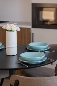 Comfortable Apartment in Warsaw with Workspace by Noclegi Renters