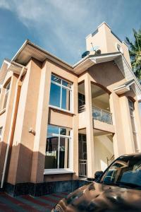 Luxury 3BR Mikocheni Apt Generator and Parking