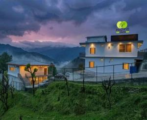 Pacific Inn Vistaar Hotels & Resorts
