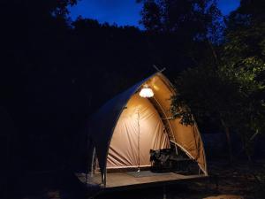 YesHue Eco Waterfall Glamping