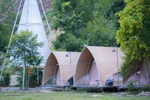 YesHue Eco Waterfall Glamping