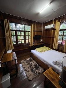 Decoco Canal-side Homestay