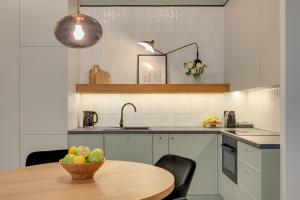 Kwadrat Hallera Suite with Free Parking by Downtown Apartments