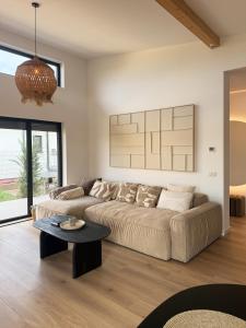 Sol Lake House Snagov - 15 Mins to Airport - Slow Living