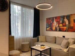 Sunny Shore Apartment Beach Walk by PikHost