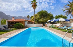 Charming house in Buenavista del Norte with shared pool