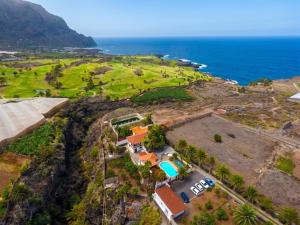 Charming House with Pool in Buenavista del Norte