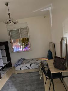 Private Room with Desk & Fast Wi-Fi
